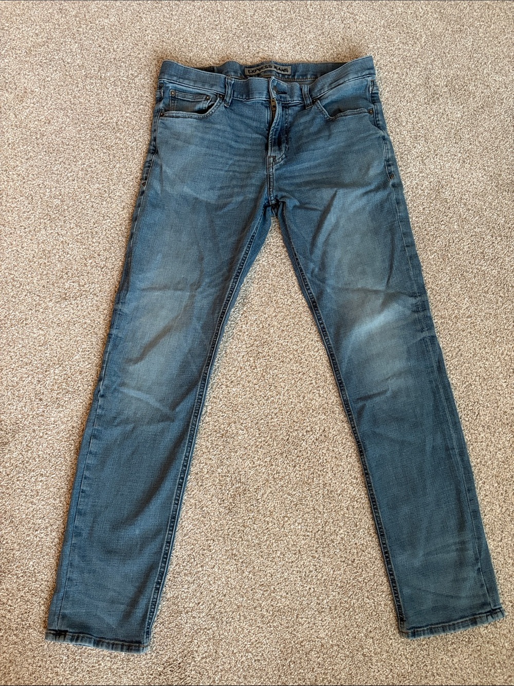 Express Men's classic fit Jeans in Medium Blue Wash